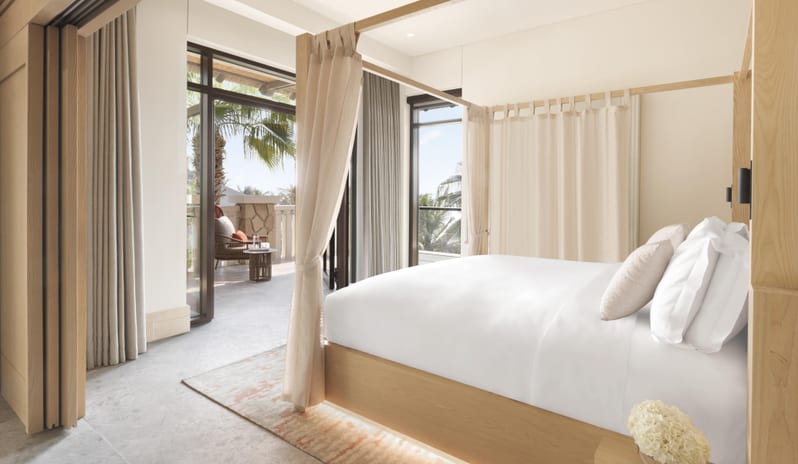 Signature Palm Suite Bedroom with a view_001
